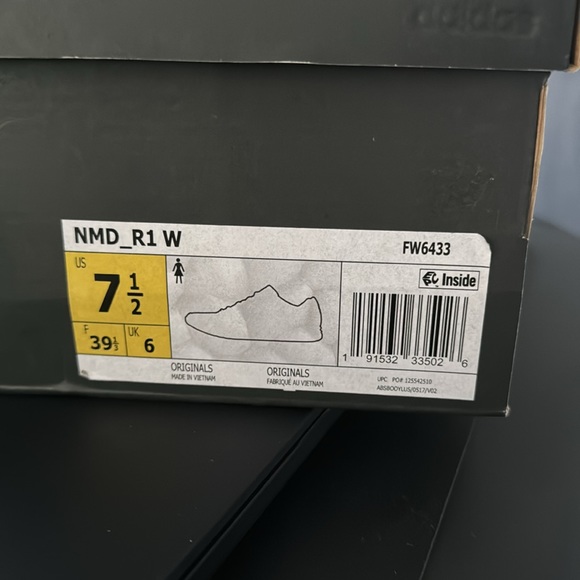 Adidas - Picture 3 of 3